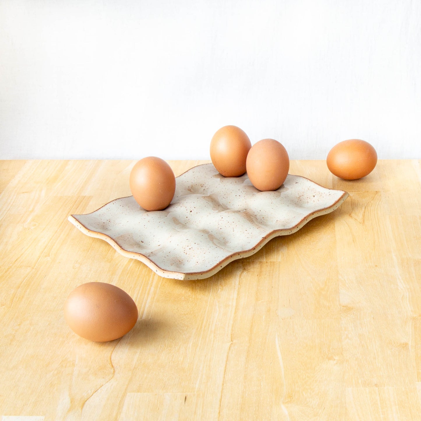 Egg Tray Dozen Light Tussock
