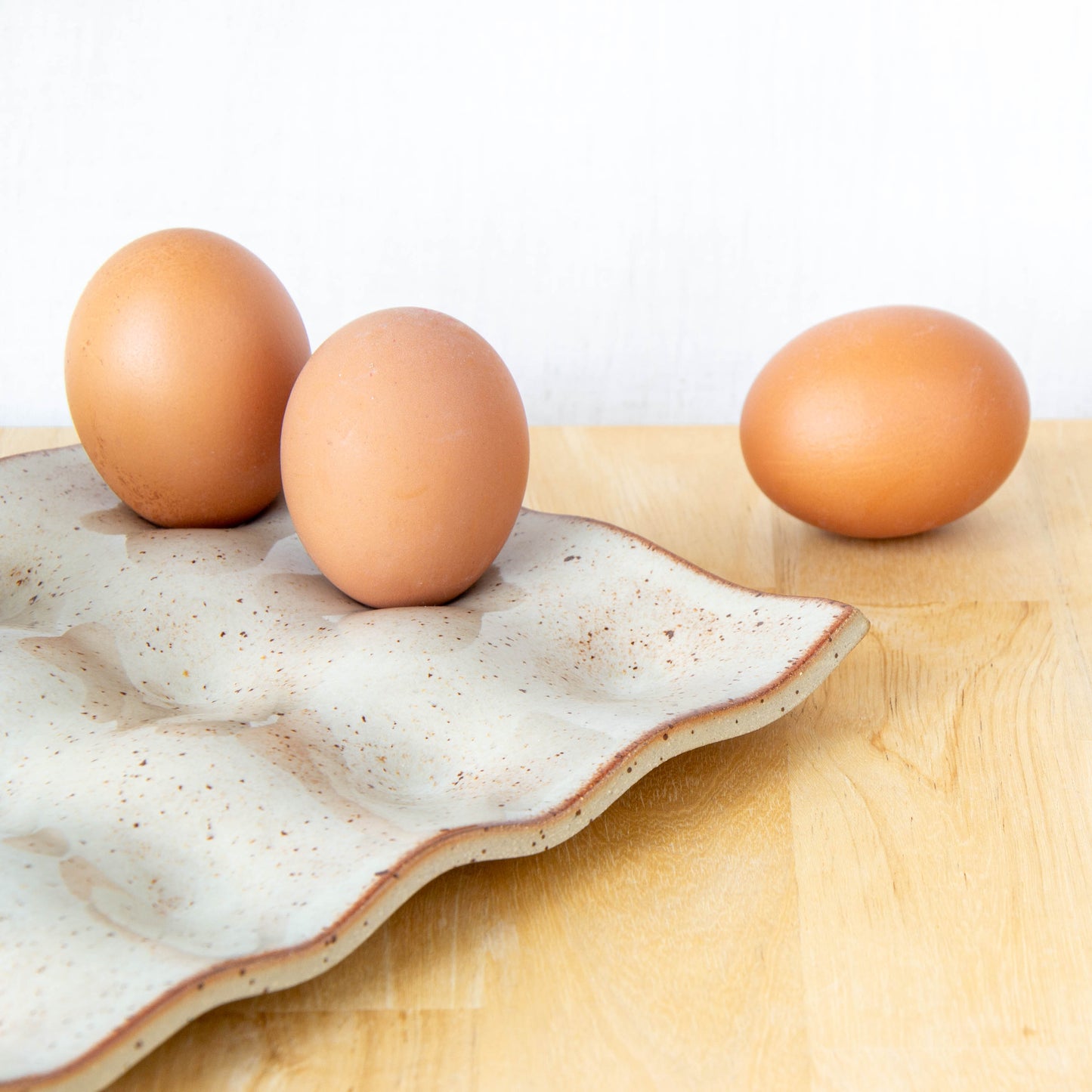 Egg Tray Dozen Light Tussock